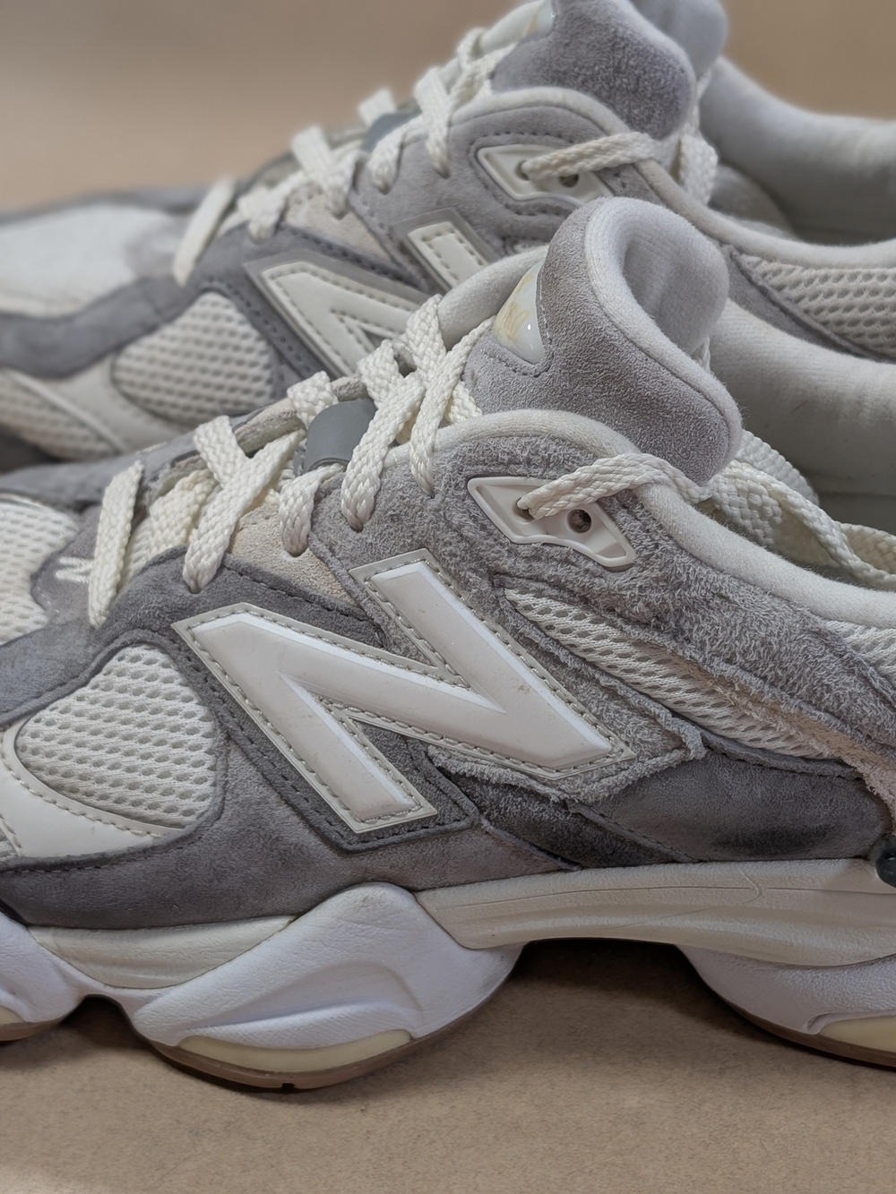 New Balance Women's 9060 Light Gray Sneaker Size 10.5 Men 12 Wm - Picture 5 of 12